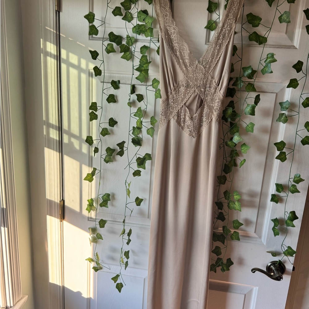 Elegant Cream Lace Dress
